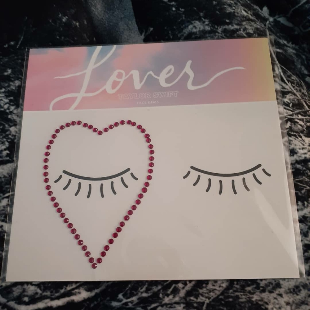 Taylor Swift face gems